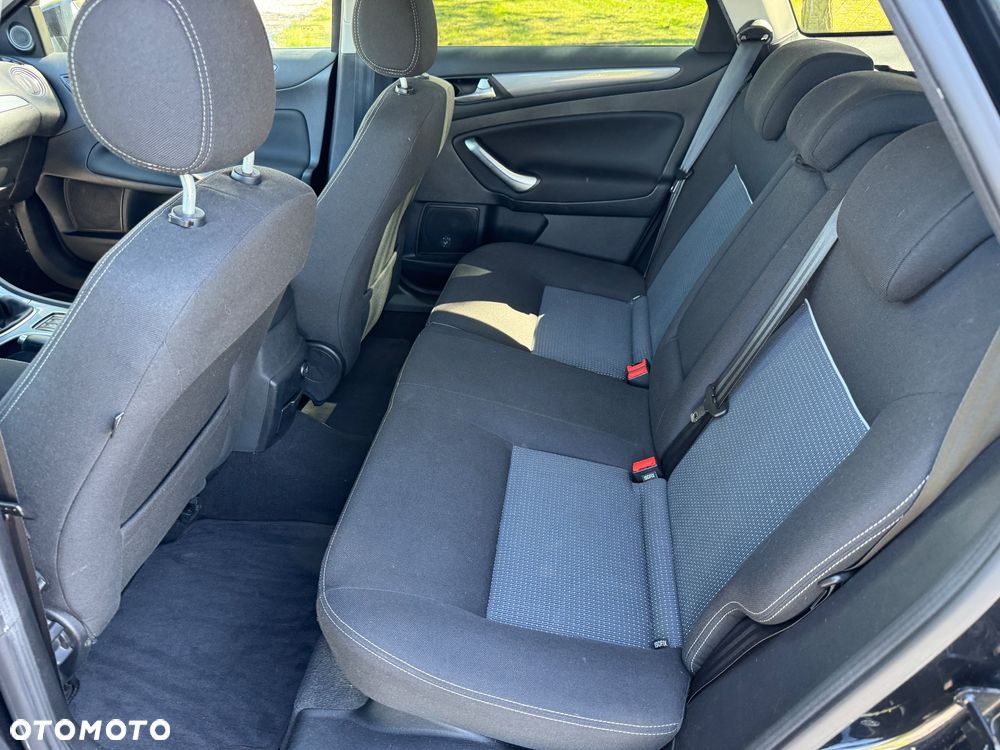 Ford Mondeo SW 1.6 Trend - 11