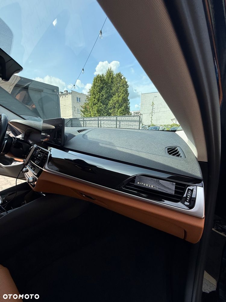 BMW Seria 5 518d mHEV - 37