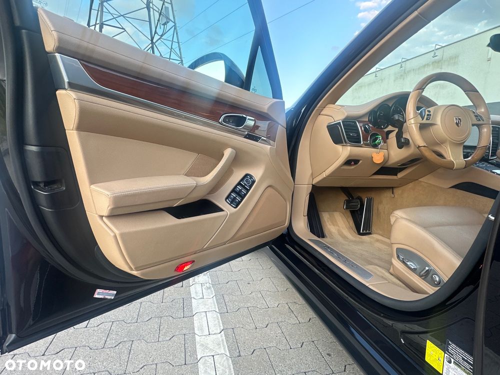 Porsche Panamera PDK Platinum Edition - 20