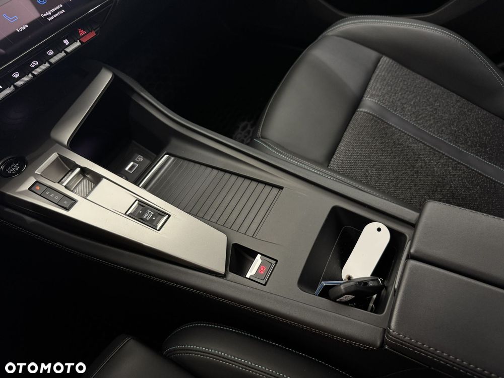 Peugeot 308 1.6 Hybrid PHEV Allure Pack EAT8 - 24