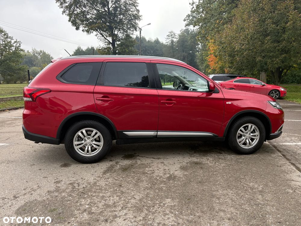 Mitsubishi Outlander 2.0 Invite + 2WD - 5
