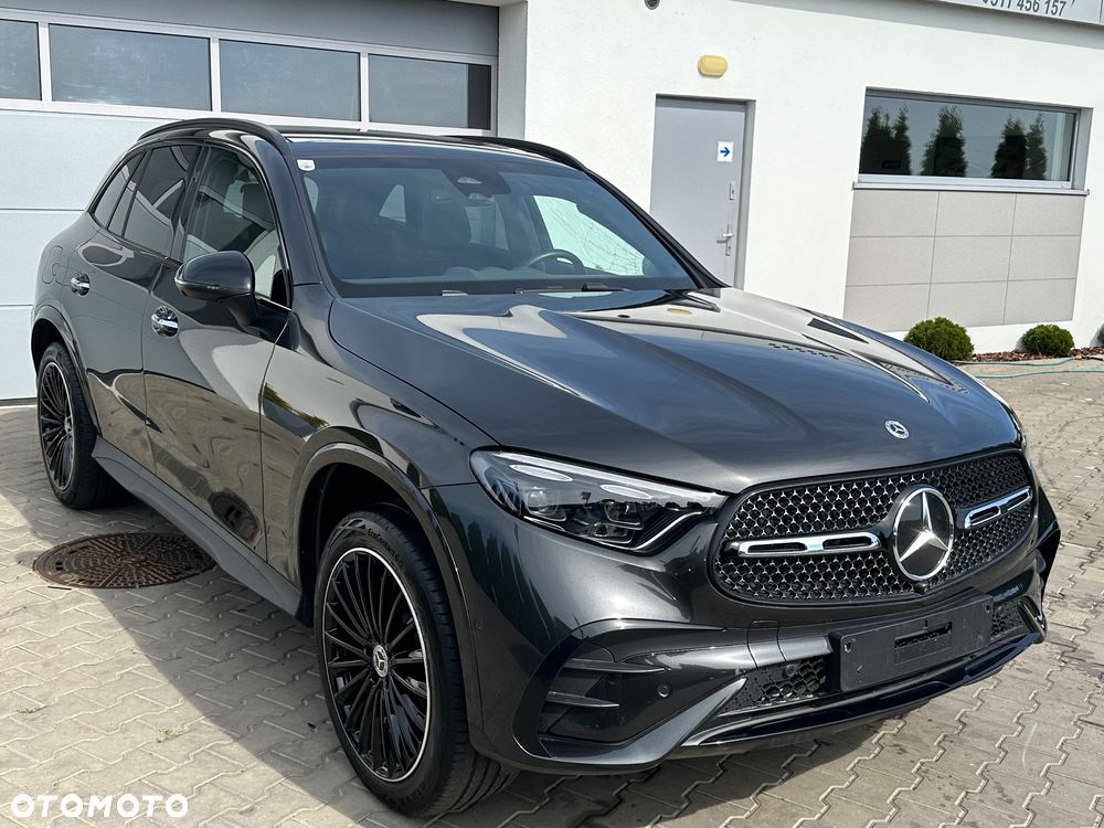 Mercedes-Benz GLC 300 e 4Matic 9G-TRONIC AMG Line - 2