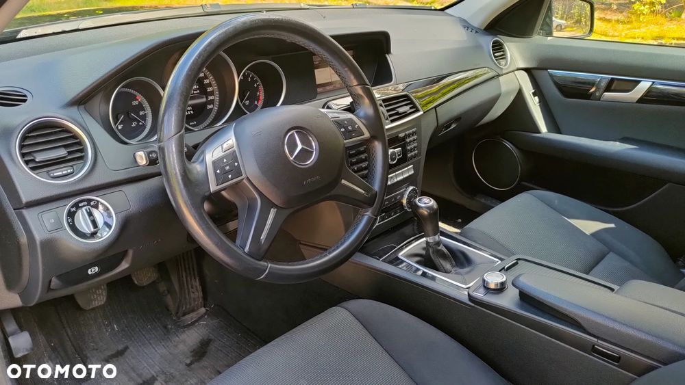 Mercedes-Benz Klasa C 200 CGI BlueEFFICIENCY - 16