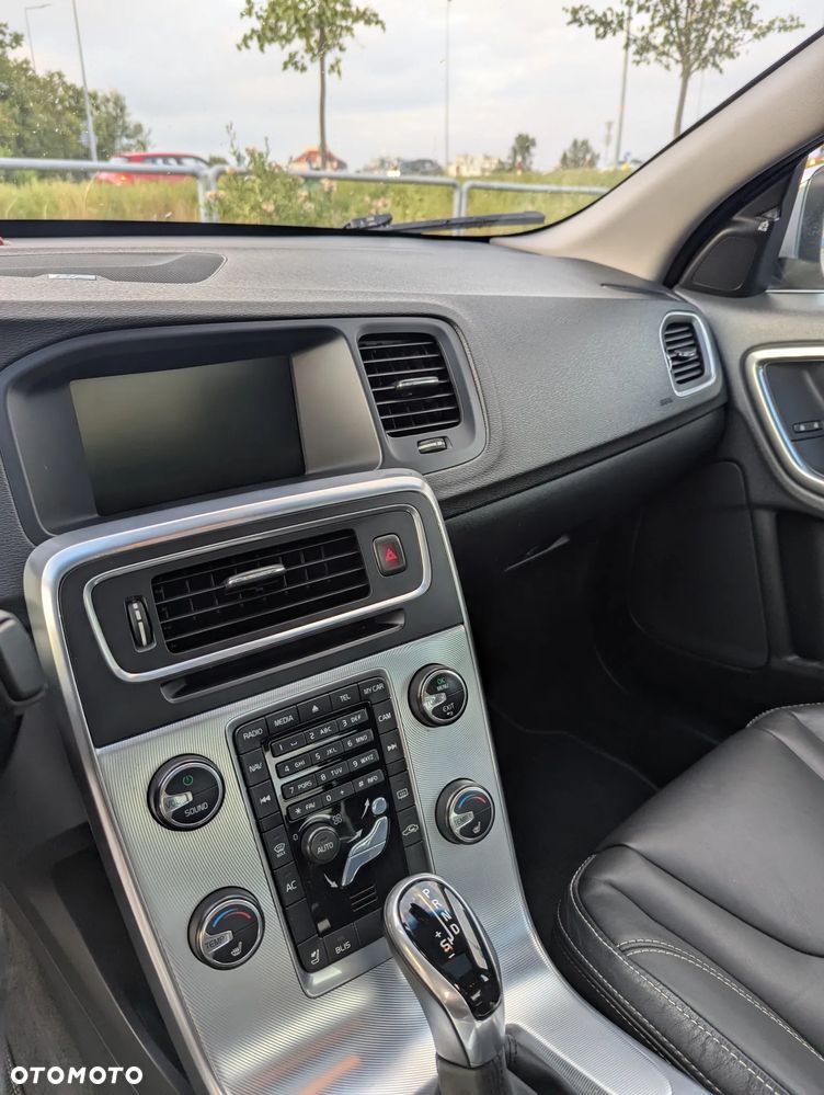 Volvo S60 T6 AWD R-Design - 9