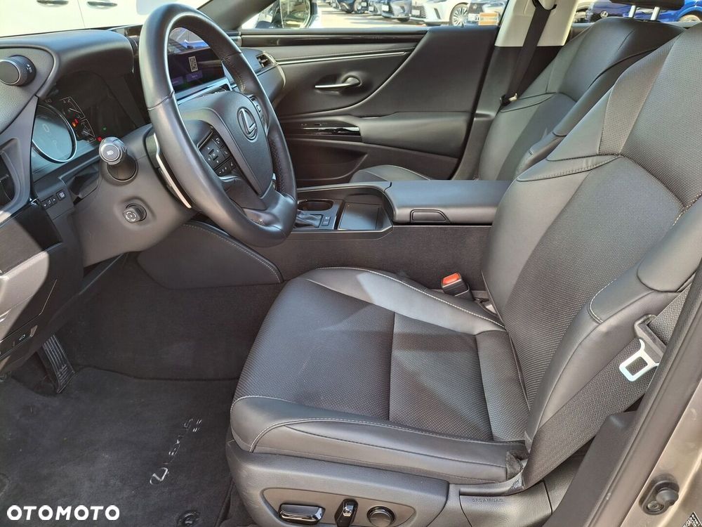 Lexus ES 300h Business Edition - 12
