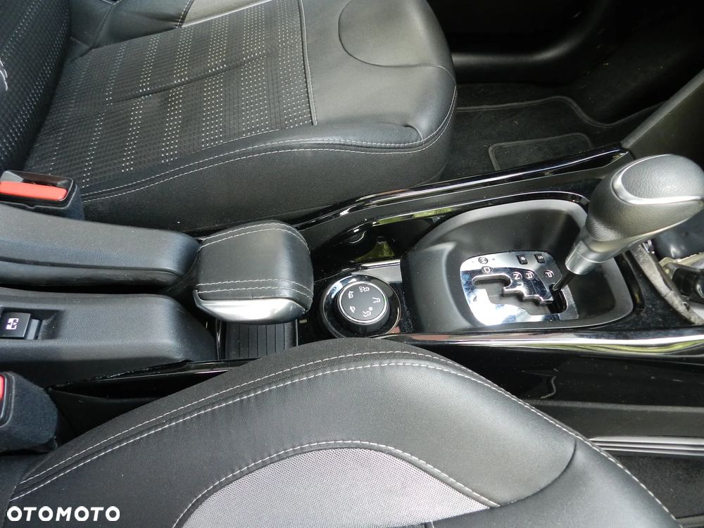 Peugeot 2008 1.2 Pure Tech GPF Style S&S EAT6 - 16