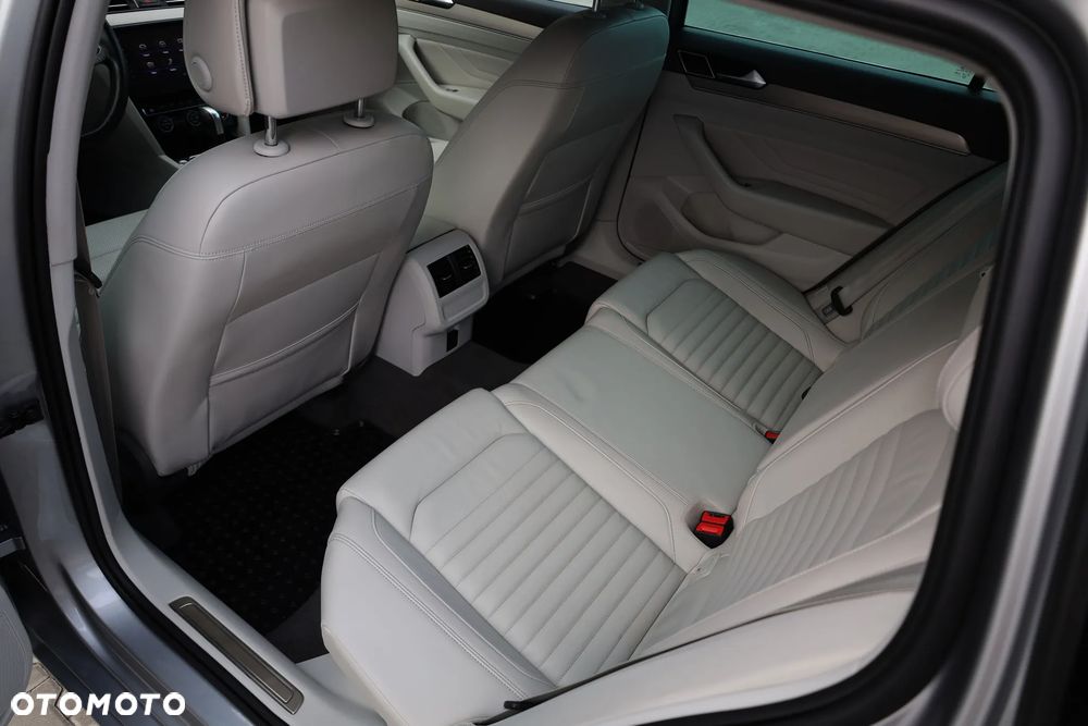 Volkswagen Passat 2.0 TSI 4Mot Elegance DSG - 23