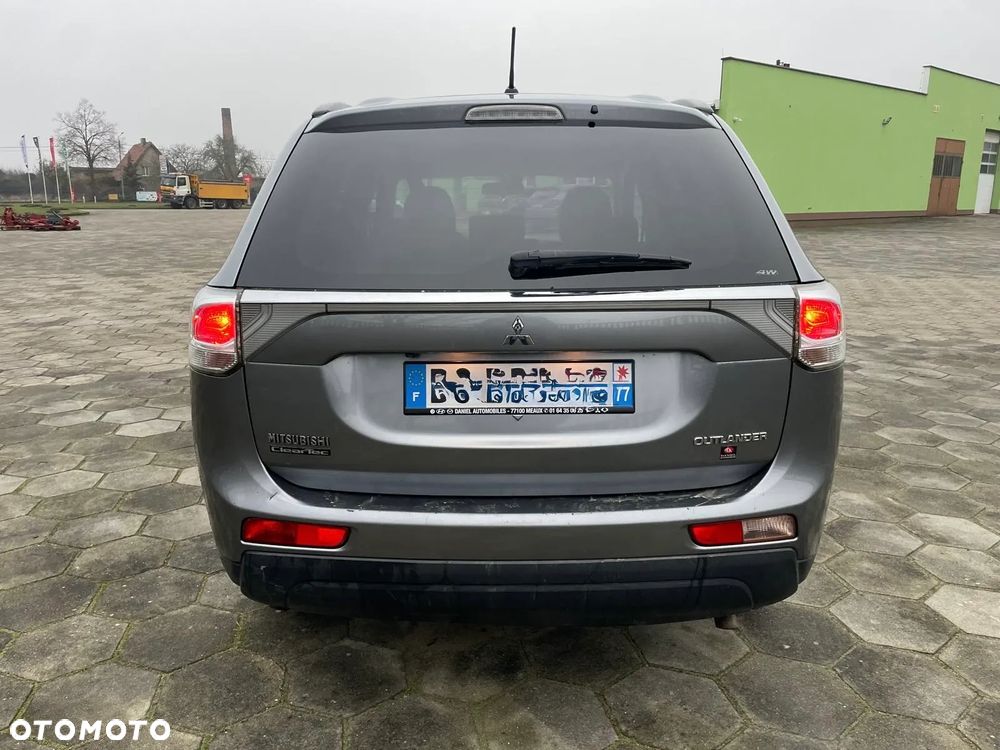 Mitsubishi Outlander 2.2 DI-D 4WD Plus - 4