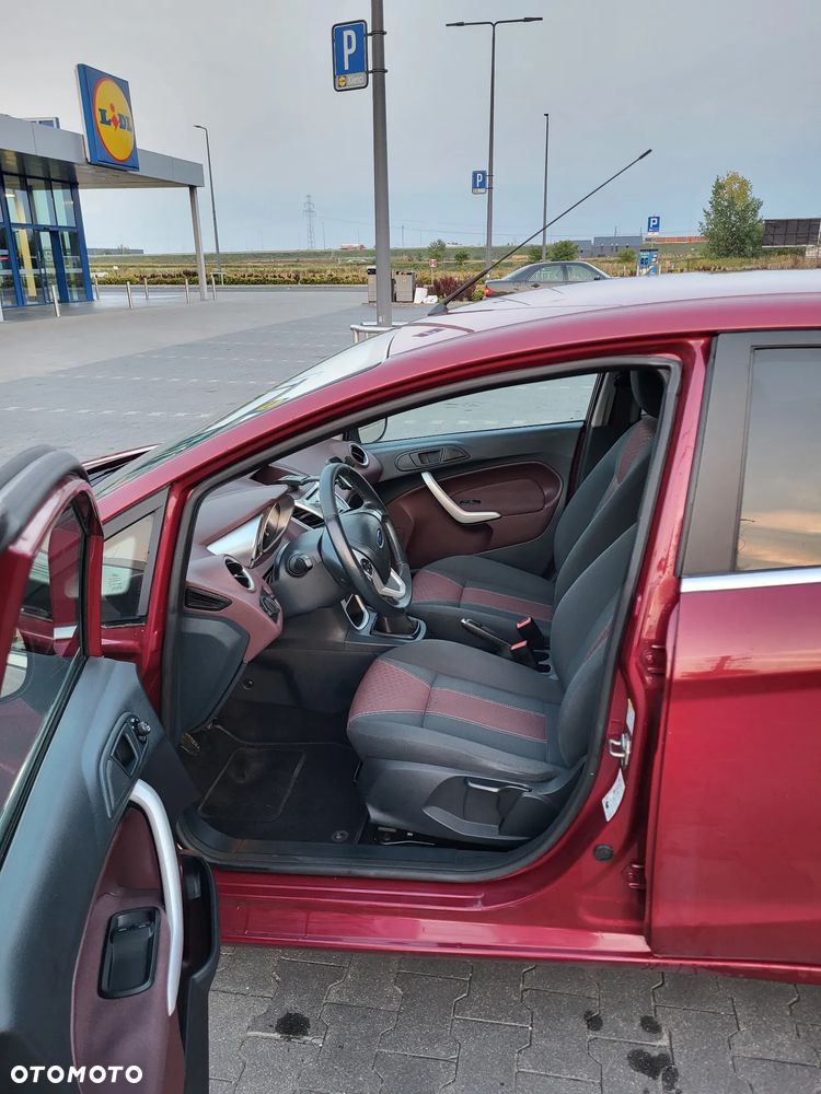 Ford Fiesta 1.6 TDCi DPF Ghia - 20