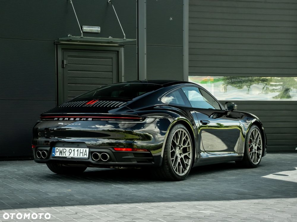 Porsche 911 Carrera 4S - 4
