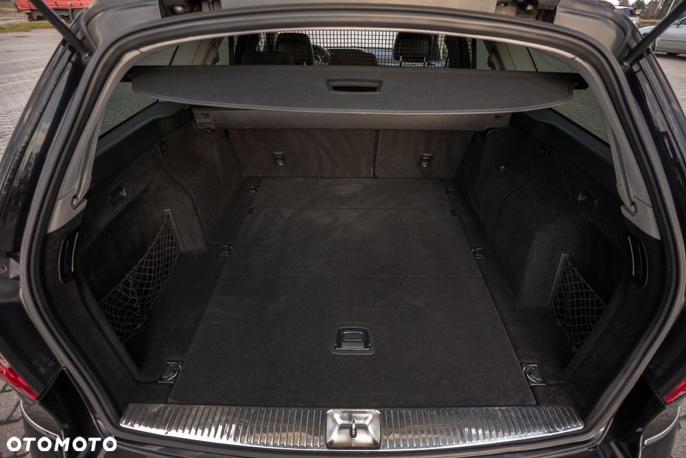 Mercedes-Benz Klasa E 220 CDI DPF BlueEFFICIENCY 7G-TRONIC Avantgarde - 36