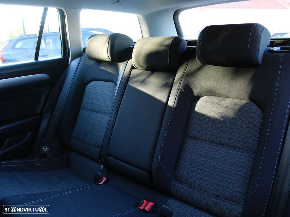 VW Passat Variant 2.0 TDi Business DSG - 55