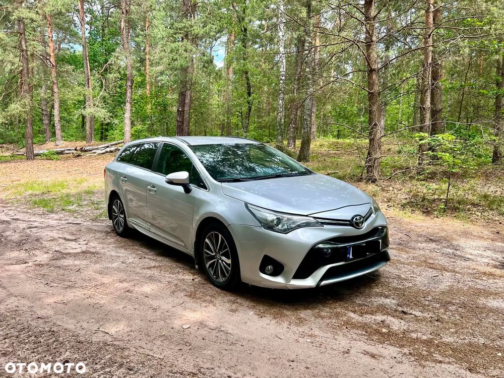 Toyota Avensis 2.0 D-4D Premium - 2