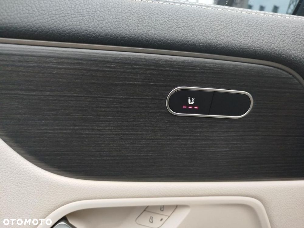 Mercedes-Benz GLA - 12