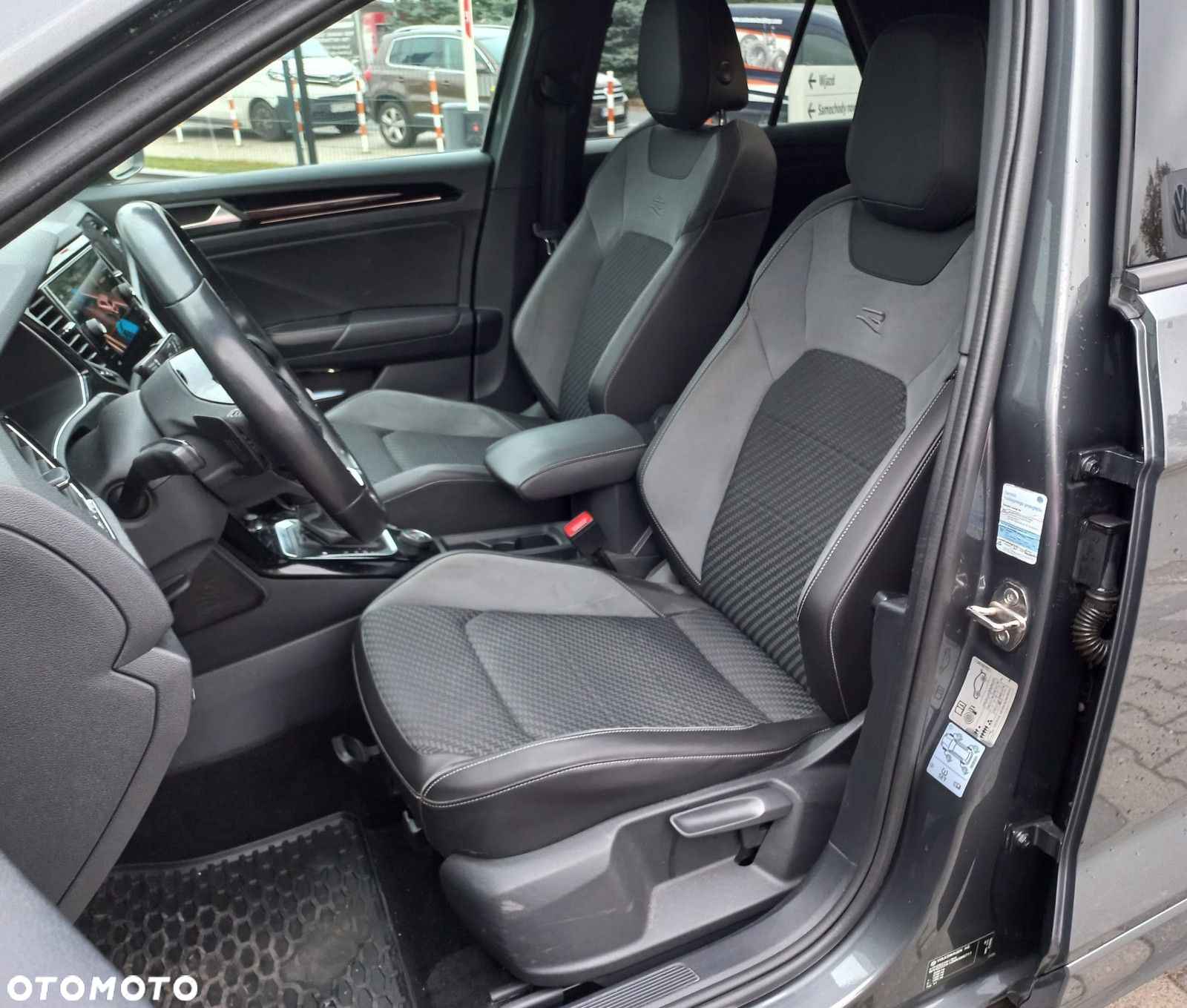 Volkswagen T-Roc - 28