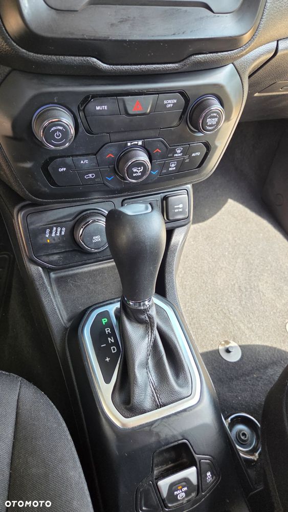 Jeep Renegade - 12
