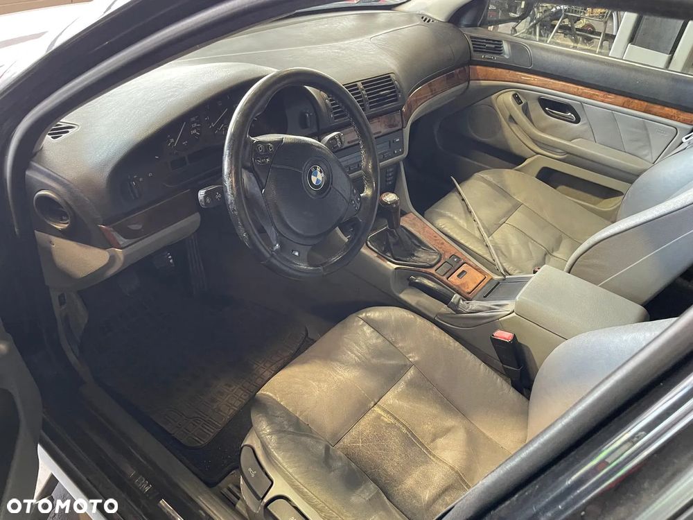 BMW 5 E39 Auto na części Kolor : COSMOSSCHWARZ METALLIC (303) - 3