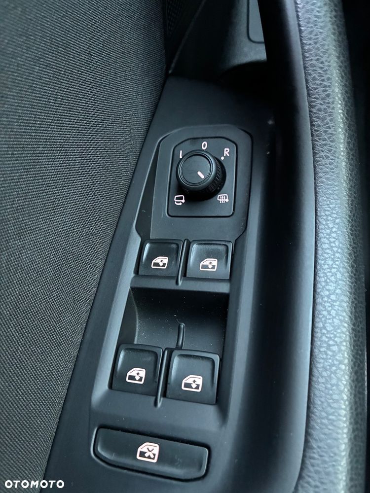 Volkswagen Passat - 35
