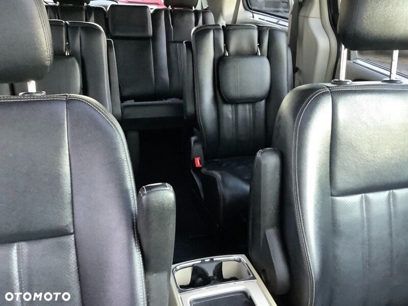 Chrysler Town & Country 3.6 Limited - 11