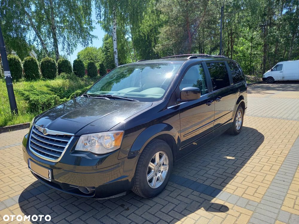 Chrysler Town & Country - 4