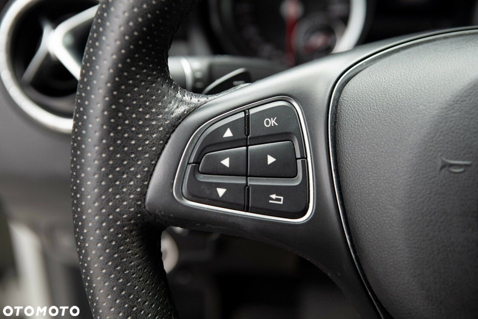 Mercedes-Benz CLA 180 7G-DCT - 18