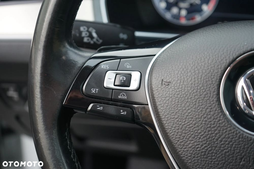 Volkswagen Passat 2.0 TDI Bi-Turbo BMT 4Mot Highline DSG - 26