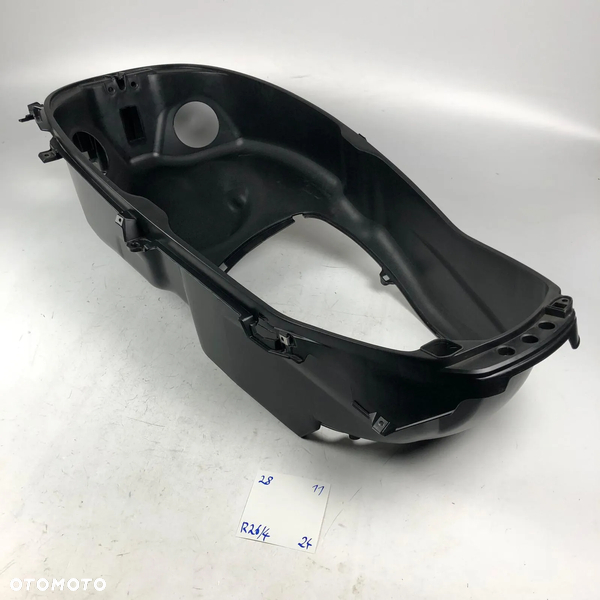 Piaggio X10 125 350 12- Schowek Kufer Wypełnienie