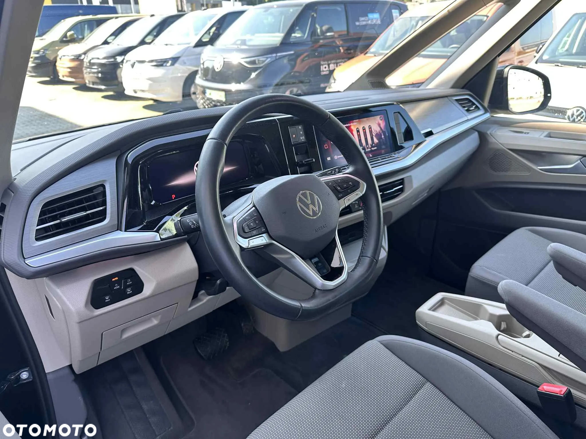 Volkswagen Multivan - 12