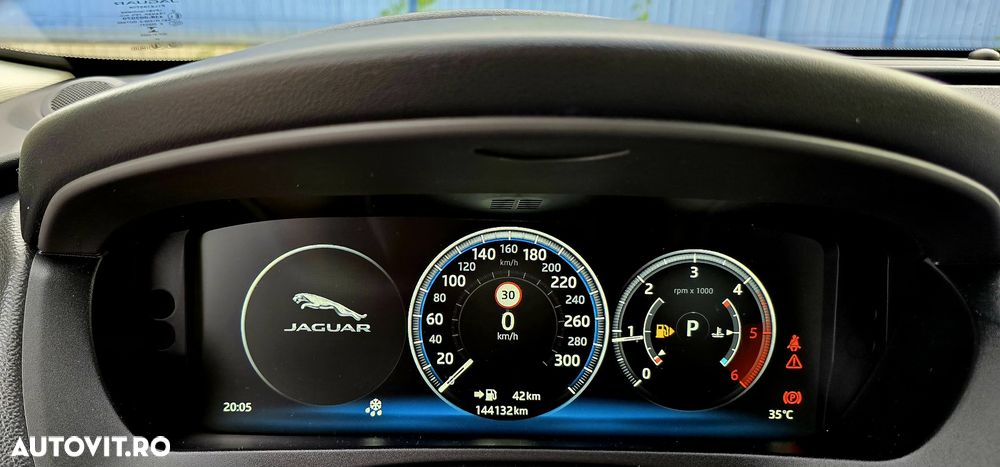 Jaguar F-Pace 20d RWD Prestige - 25
