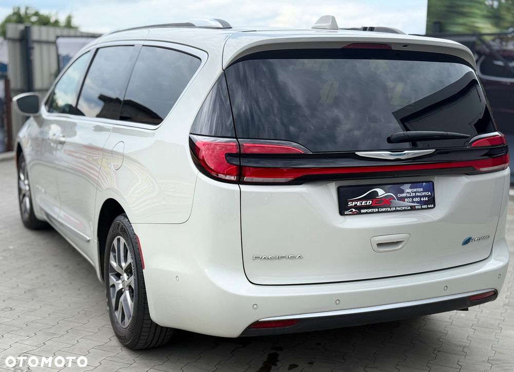 Chrysler Pacifica - 11