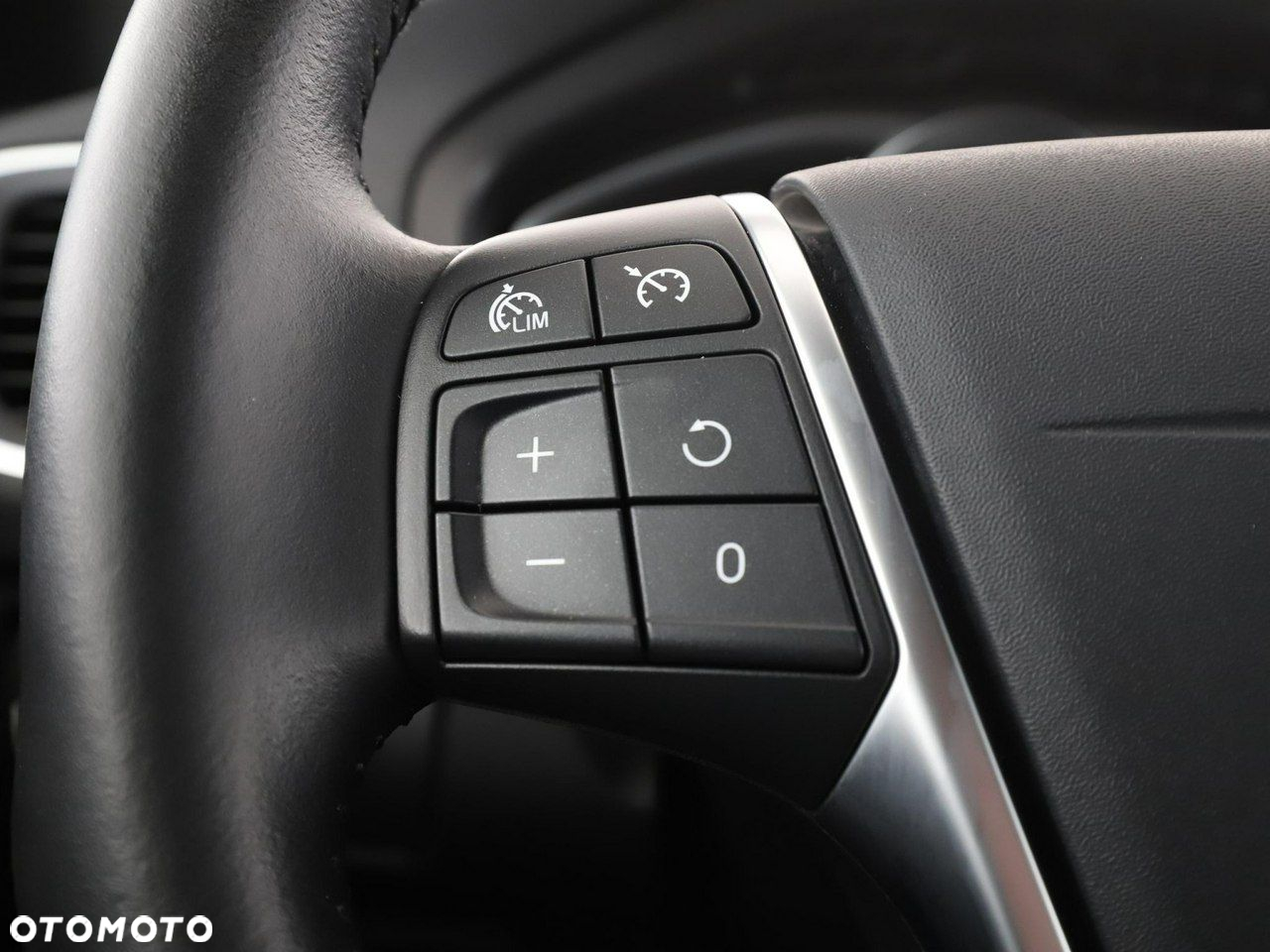 Volvo V40 Cross Country T3 Drive-E Momentum - 30