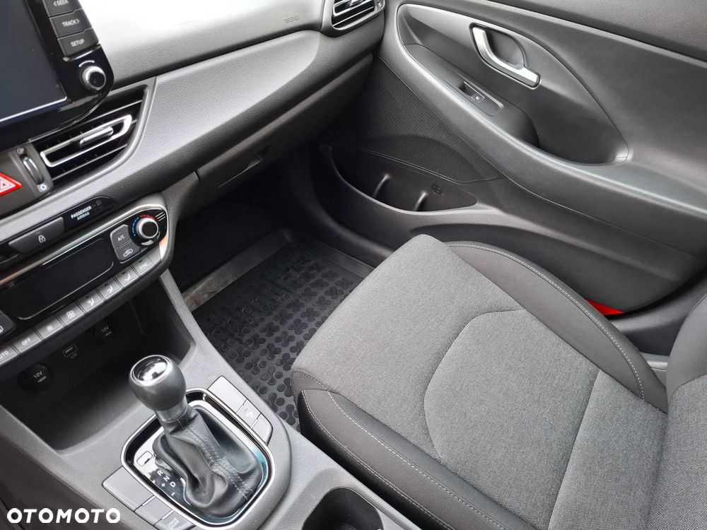 Hyundai i30 1.6 D Comfort DCT - 12