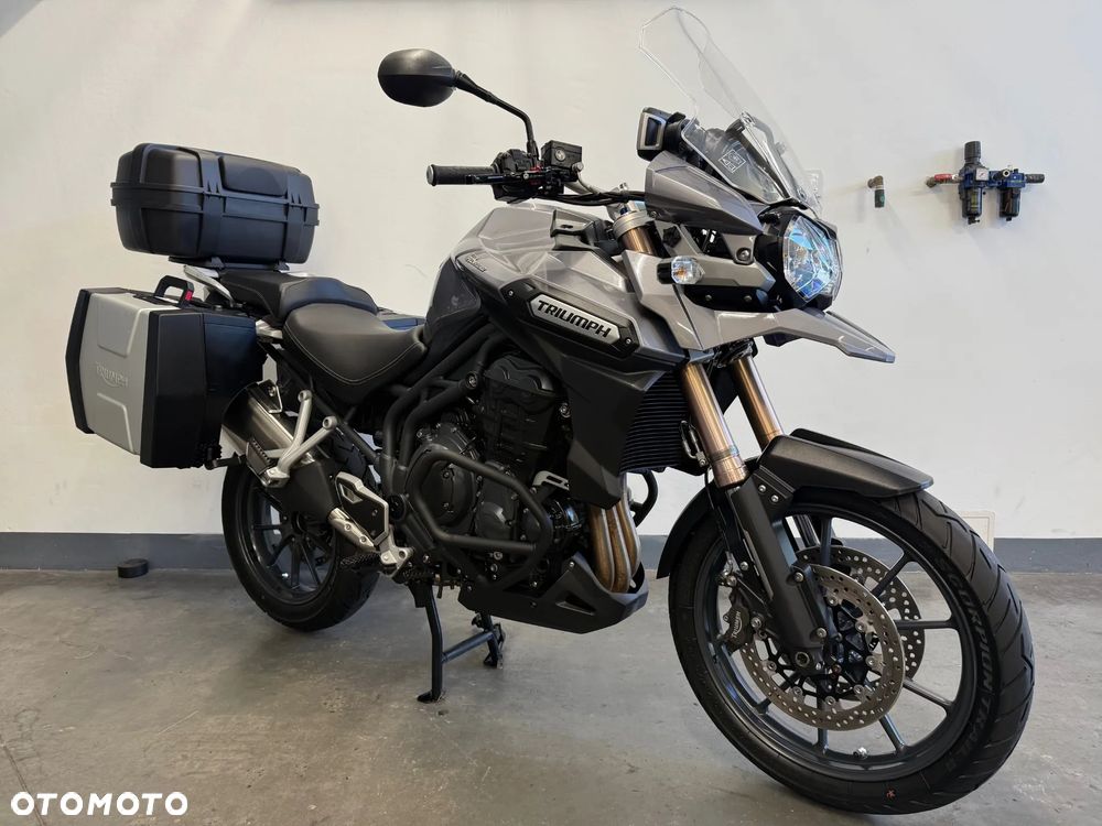 Triumph Tiger - 1