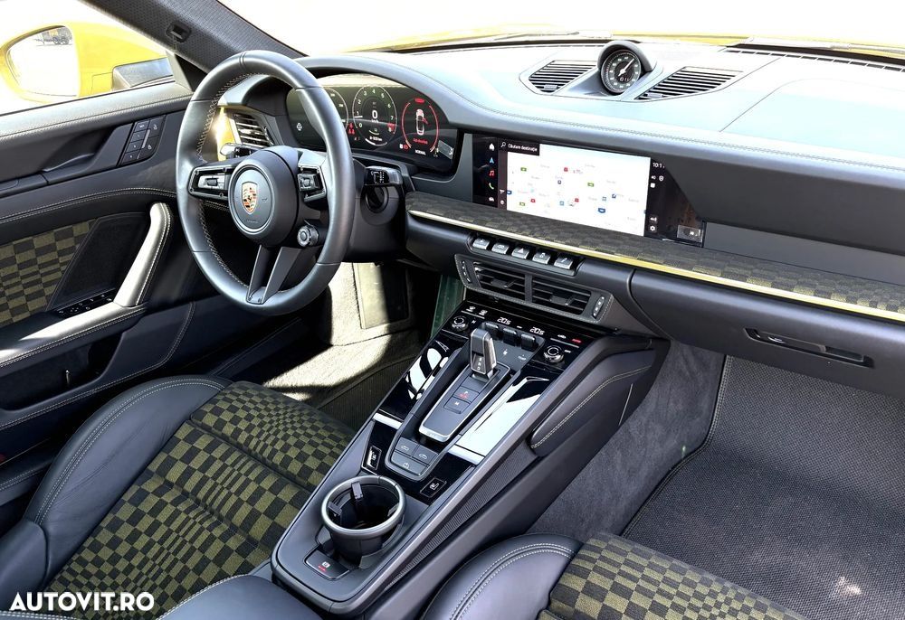 Porsche 911 GTS PDK - 12