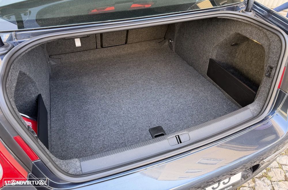 VW Passat 2.0 TDI Edition Highline - 27