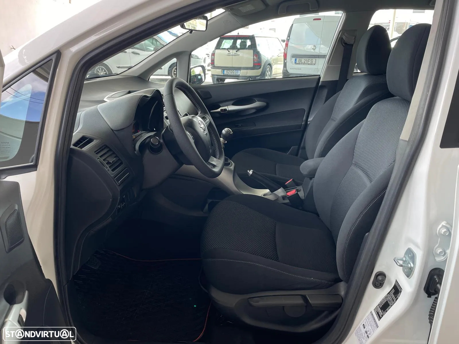 Toyota Auris 1.4 D-4D Exclusive - 9