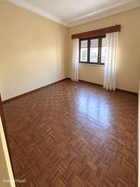 Casa T3 com 2 salas, quintal e churrasqueira - Grande imagem: 4/8