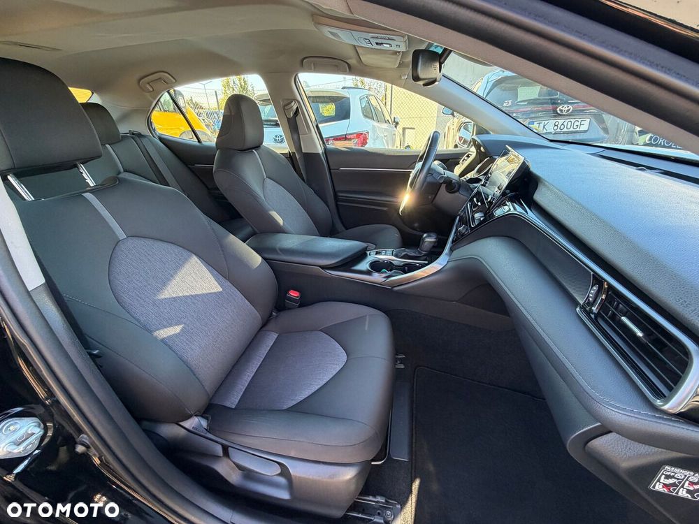 Toyota Camry 2.5 Hybrid Comfort CVT - 28