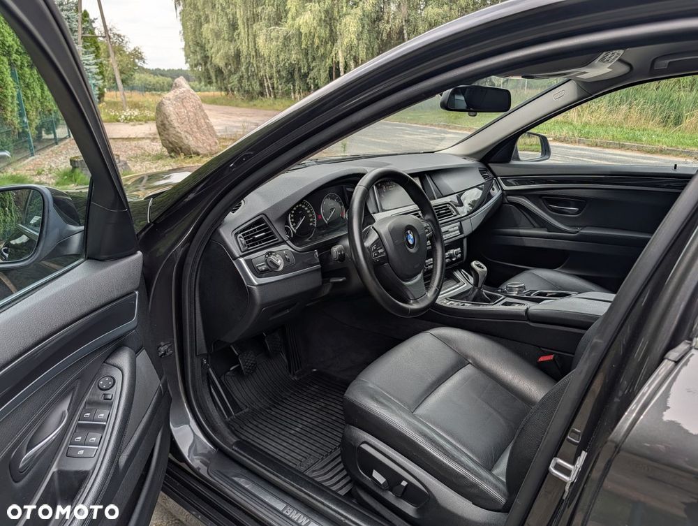 BMW Seria 5 520d Sport Line - 17