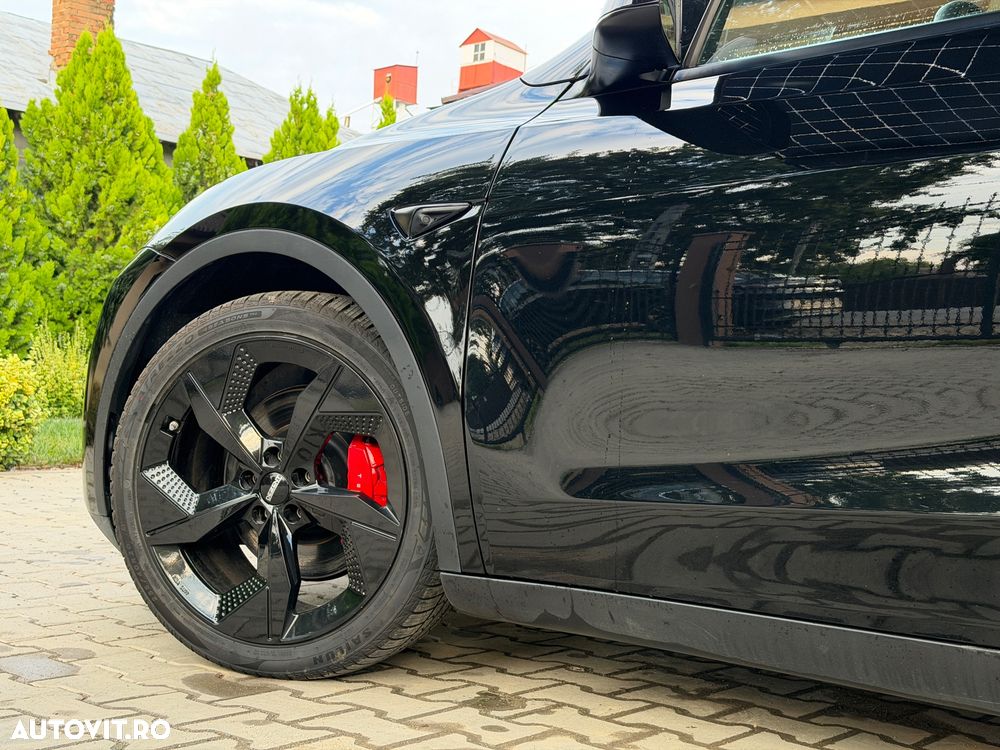 Tesla Model Y - 10