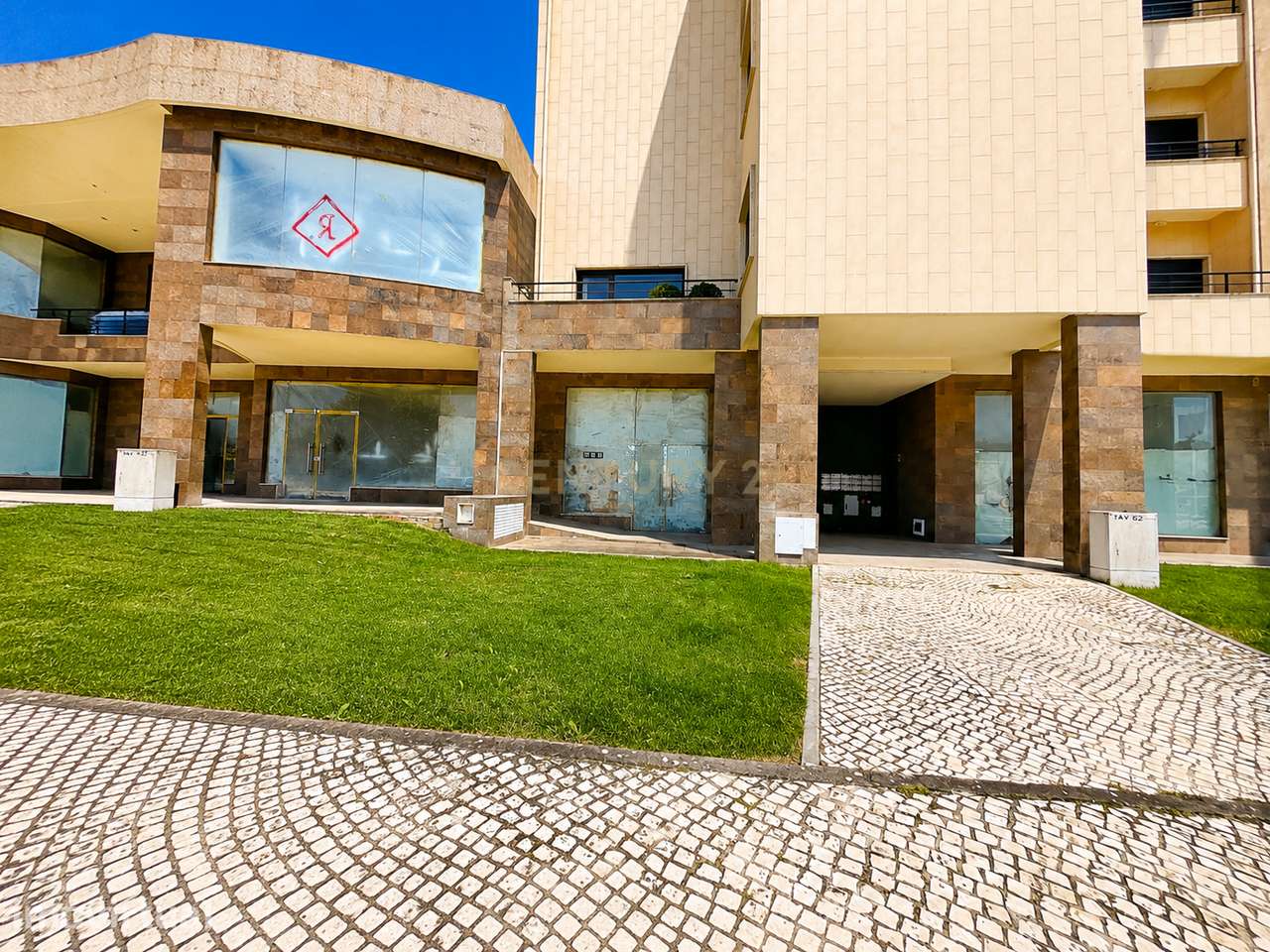 Loja Nova em Torres Novas com Garagem e Localização Central - Grande imagem: 4/7