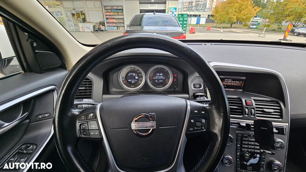 Volvo XC 60 D5 AWD Geartronic Momentum - 6