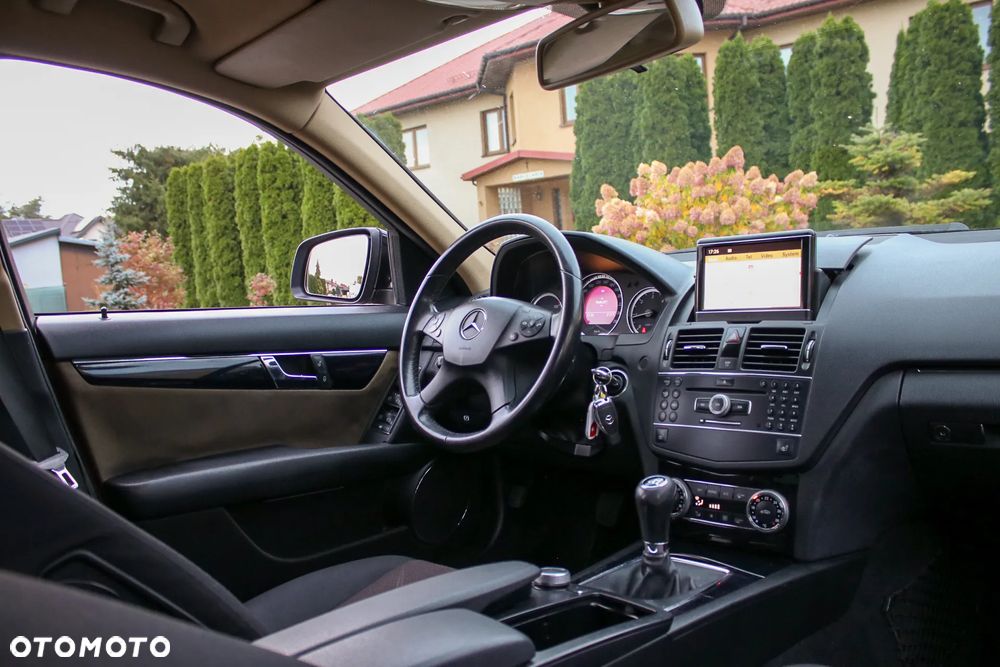 Mercedes-Benz Klasa C 220 CDI Elegance - 27