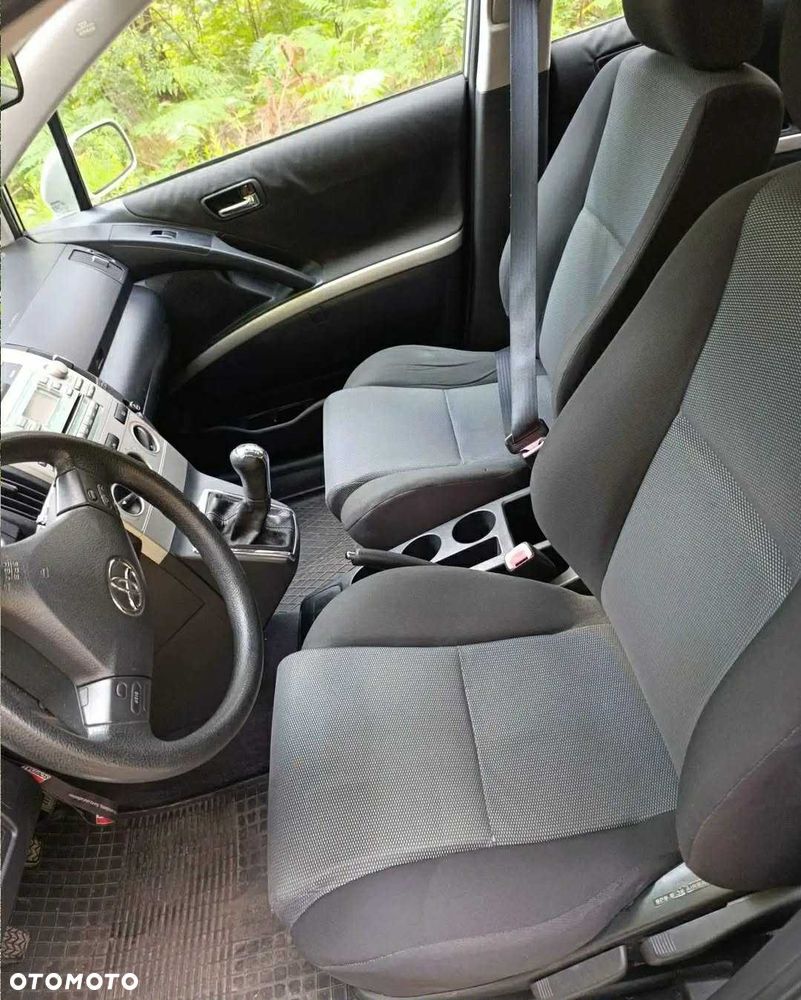 Toyota Corolla Verso - 6