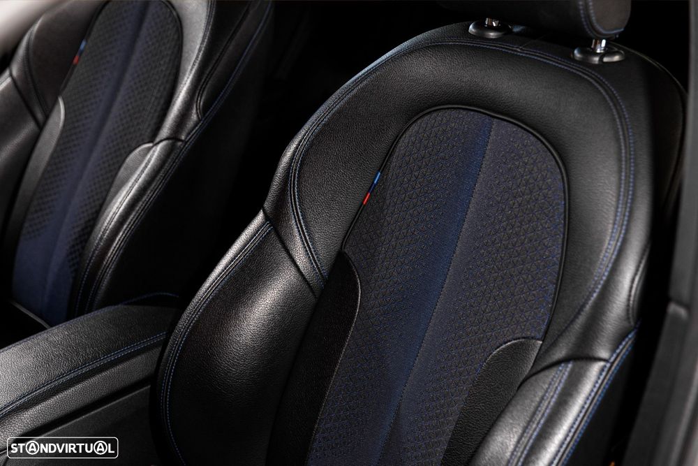 BMW 118 i Pack Desportivo M Auto - 26