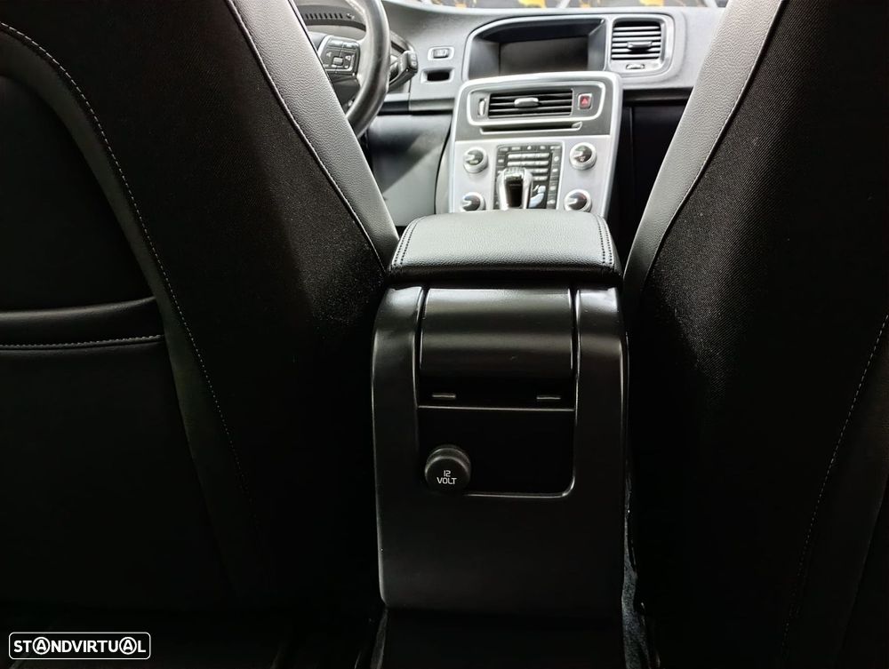 Volvo V60 2.0 D2 R-Design Momentum - 28