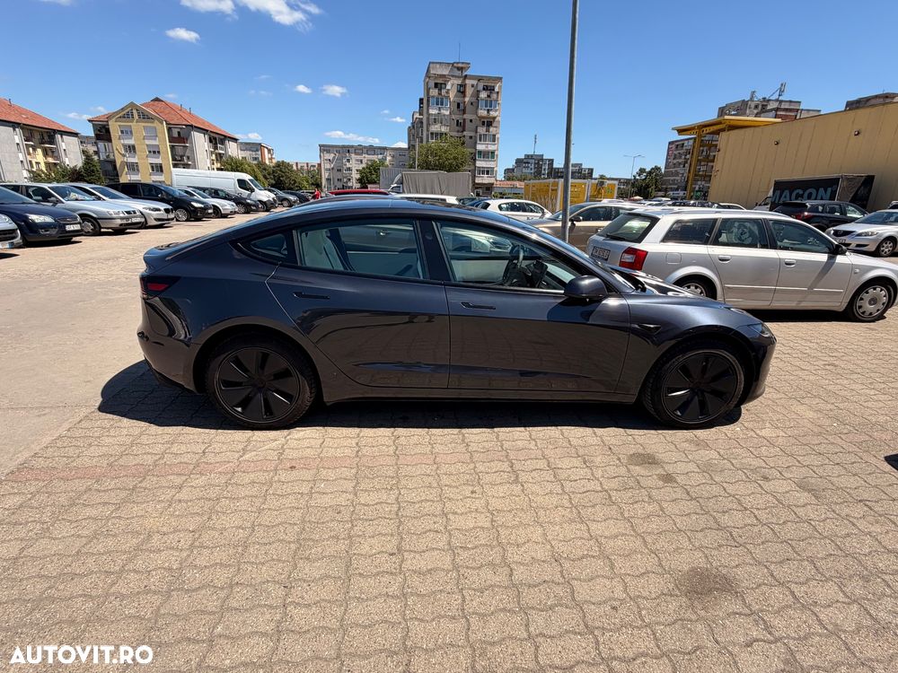 Tesla Model 3 - 11