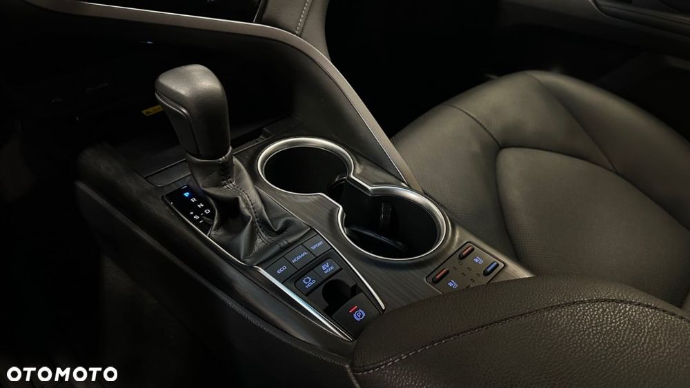 Toyota Camry 2.5 Hybrid Executive CVT - 26