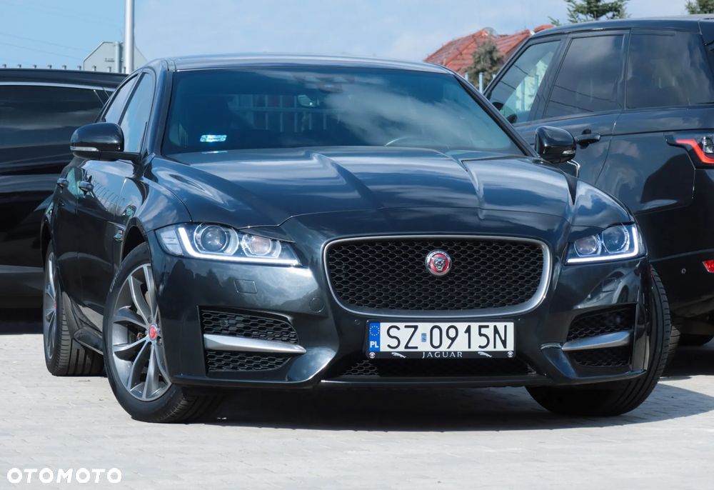 Jaguar XF 20d R-Sport - 35