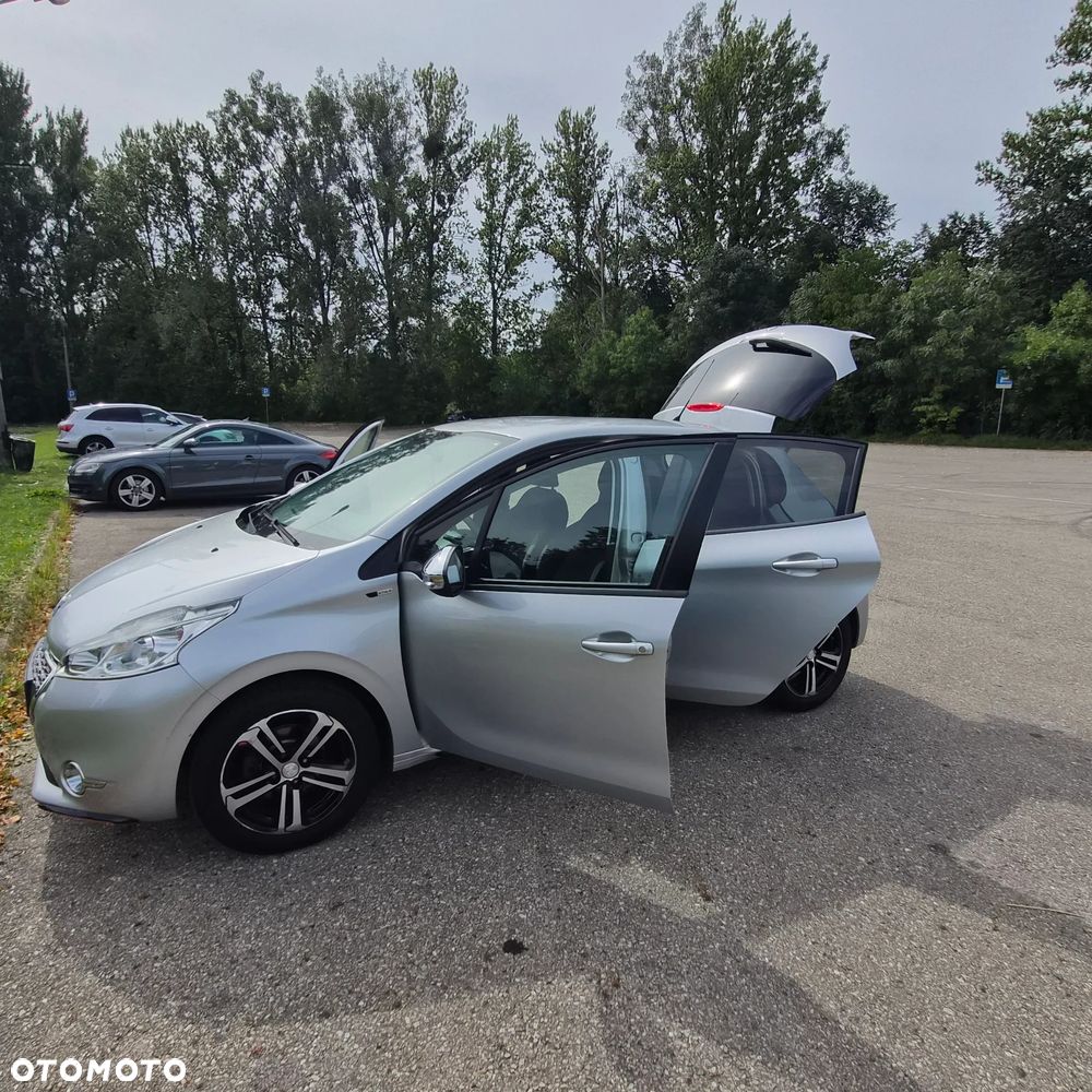 Peugeot 208 - 17